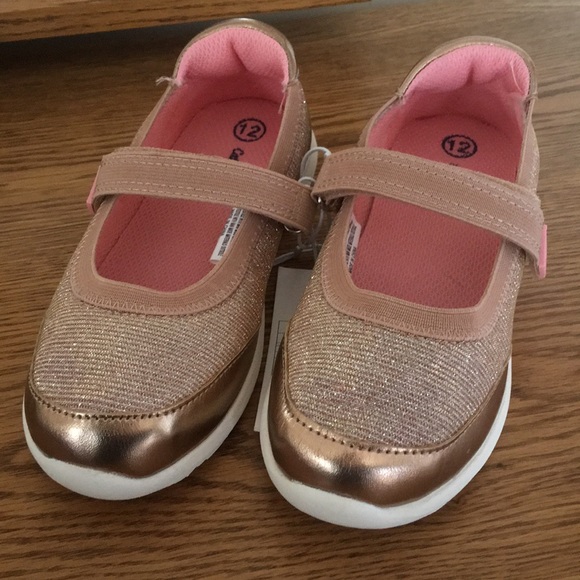 Cat & Jack Other - New Cat & Jack Gold/Eva girls shoe size 12